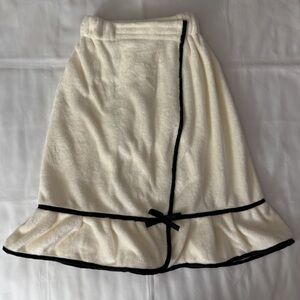 BELLA Sleep + Spa Plush Spa Wrap Around Robe - Warm White & Black